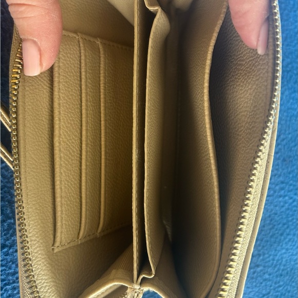 Gold Wristlet - Picture 4 of 4